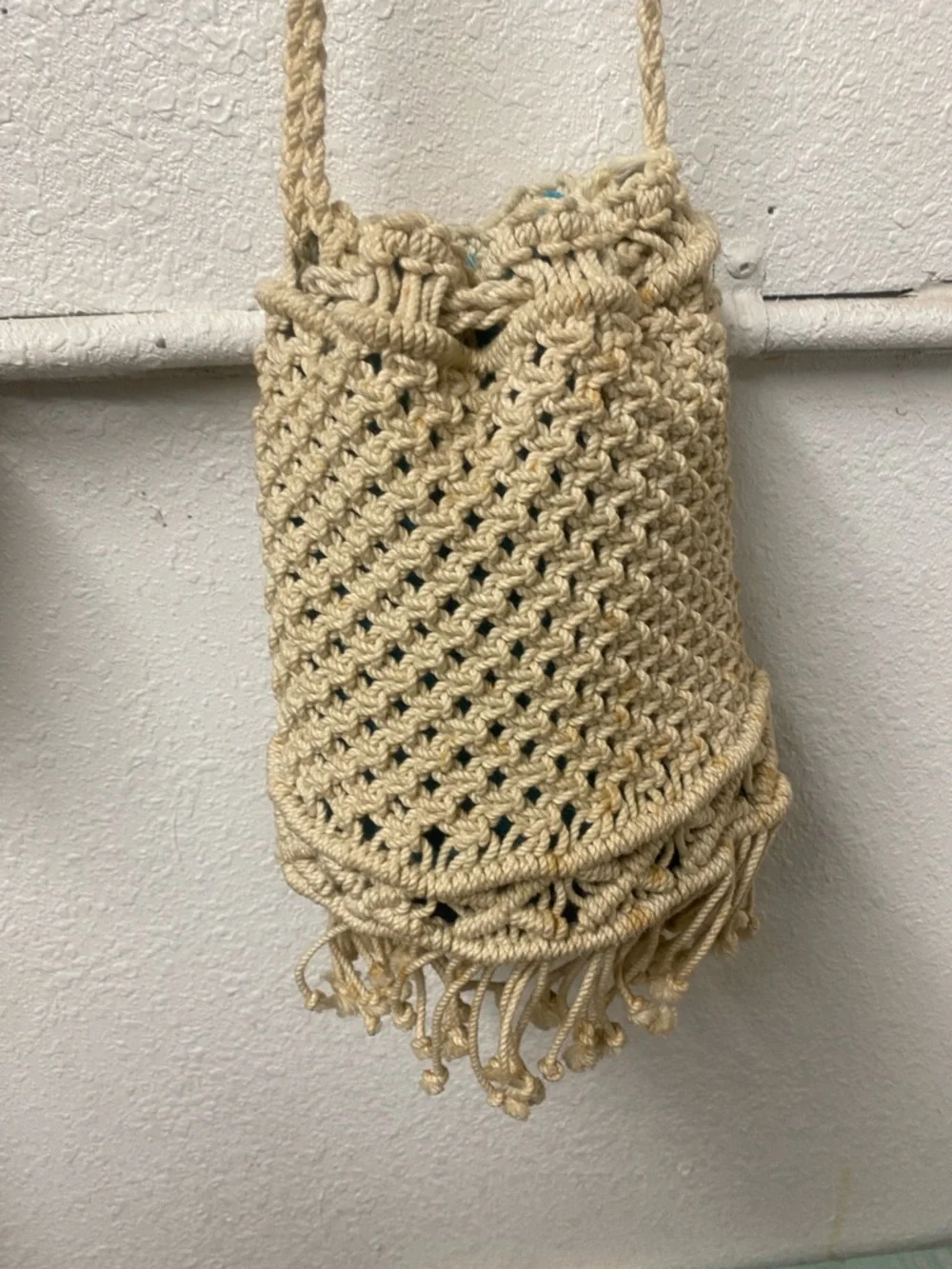 Vintage 70s -Handmade Macramé Fringe Crossbody Bag in Cream, aqua lining